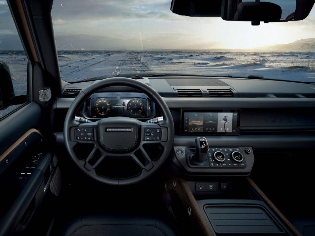 O novo Land Rover Defender pode receber atualizações remotas, assim como os modelos da Tesla. Os clientes poderão fazer download dos dados em suas casas.