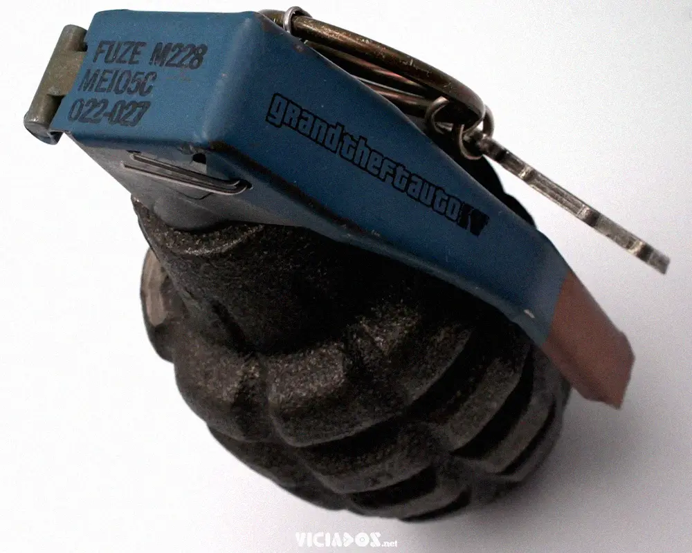 A granada desarmada conta com o logotipo do GTA 4