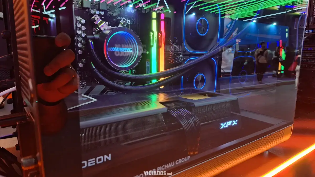 Hardware de &uacute;ltima gera&ccedil;&atilde;o em exibi&ccedil;&atilde;o no stand da AMD