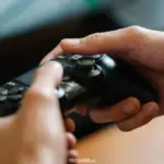 PlayStation Controle Creditos da Imagem Eren Li 2026