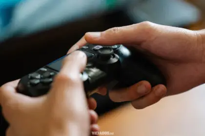 PlayStation Controle Creditos da Imagem Eren Li 2026