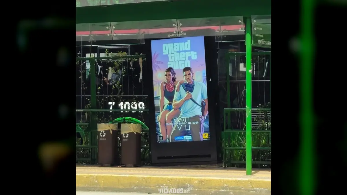 Propaganda de GTA 6 num painel digital de ponto de &ocirc;nibus em S&atilde;o Paulo