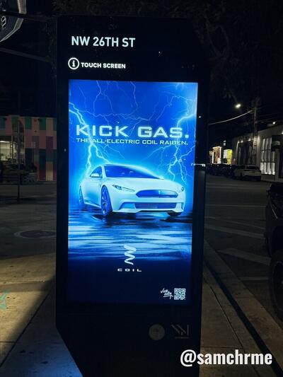 Anúncios de Vice City nas telas digitais de Miami (foto 5 de @samchrme)