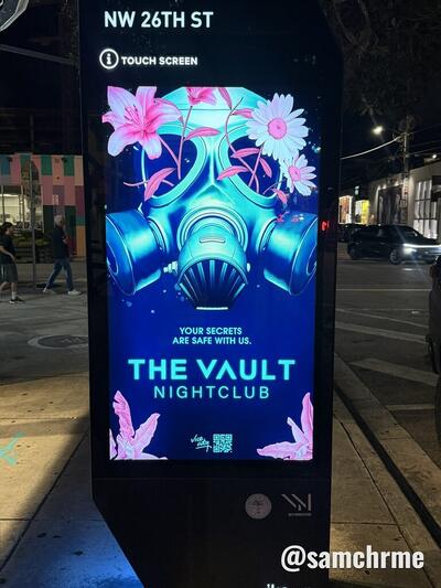 Anúncios de Vice City nas telas digitais de Miami (foto 6 de @samchrme)