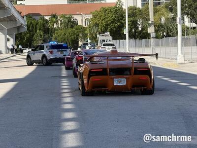 Carros temáticos de GTA 6 rodando por Miami (foto 8 de @samchrme)