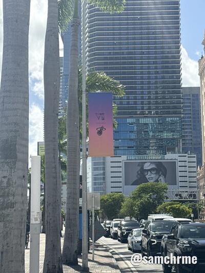 Kaseya Center ganha fachada rosa e o logotipo Vice City (foto 3 de @samchrme)