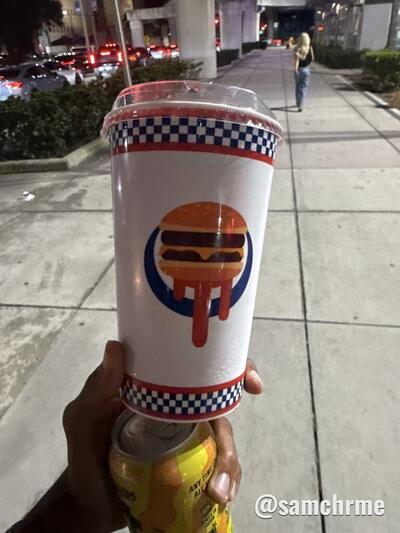 Inside Kaseya Center: Burger Shot, cups and GTA 6 elevators (photo 15 by @samchrme)