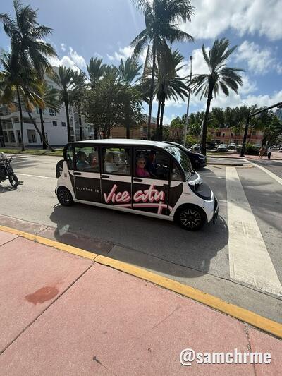 Carrinho "Welcome to Vice City" circula por Miami Beach (foto 4 de @samchrme)