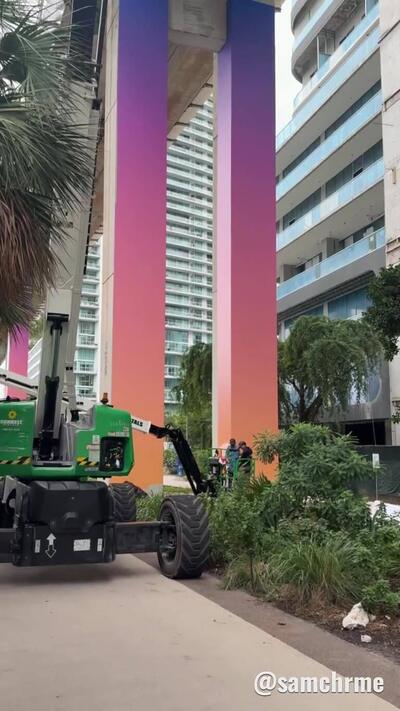 Pilares do metrô de Miami ganham as cores de GTA 6 (vídeo 6 de @samchrme)